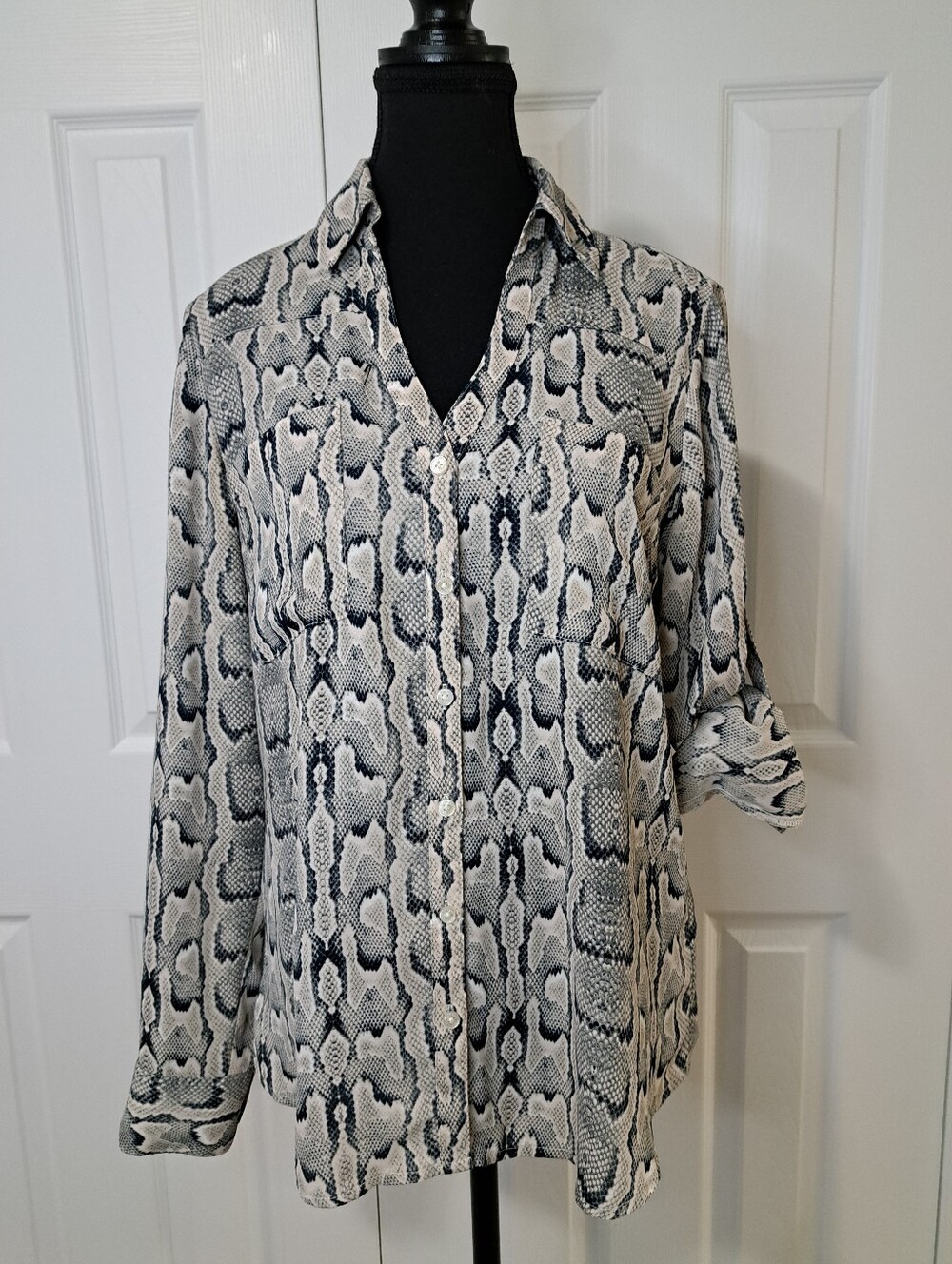 Express The Portifino Shirt Snakeskin Animal Print Blouse Black Beige Medium - Picture 5 of 11